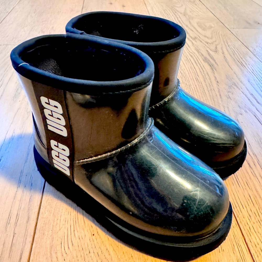 Kids UGG Classic Clear Mini Ankle Boots Black US 10 With  Sherpa Liner